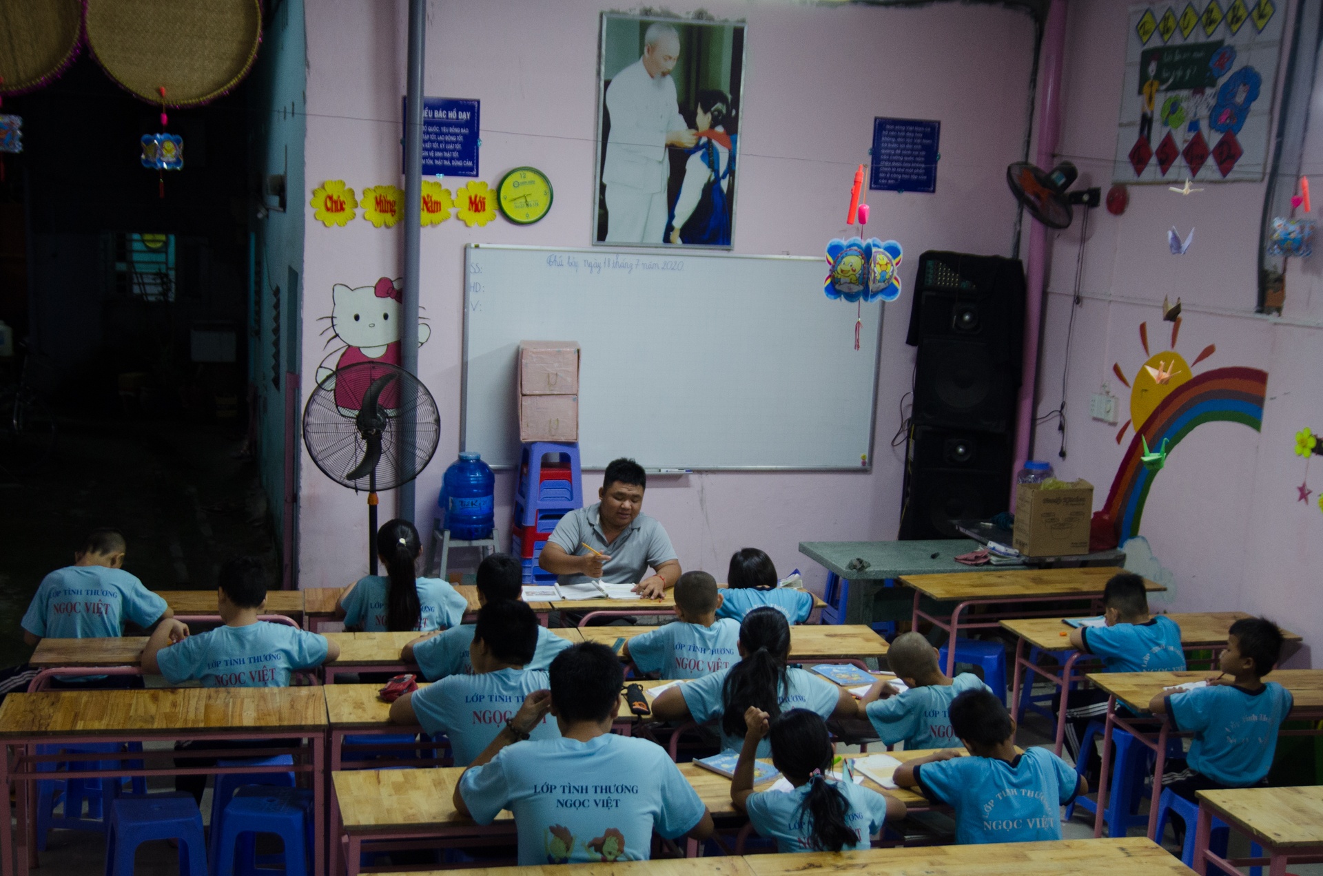 Lop hoc 0 dong cua huong dan vien du lich anh 3