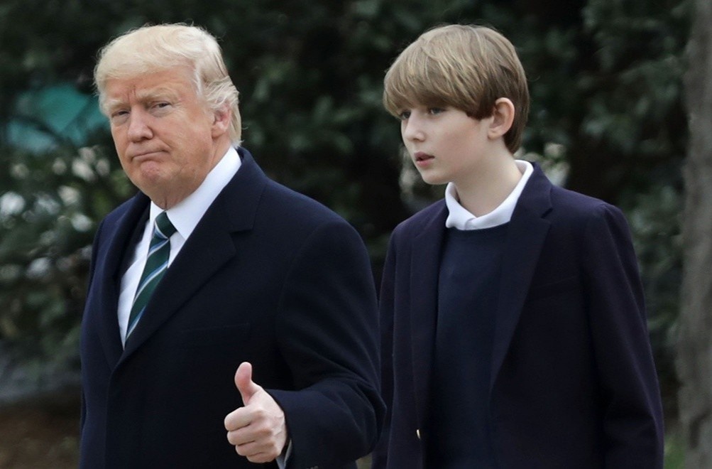 Barron Trump khac biet voi nhung dua tre o Nha Trang truoc day hinh anh