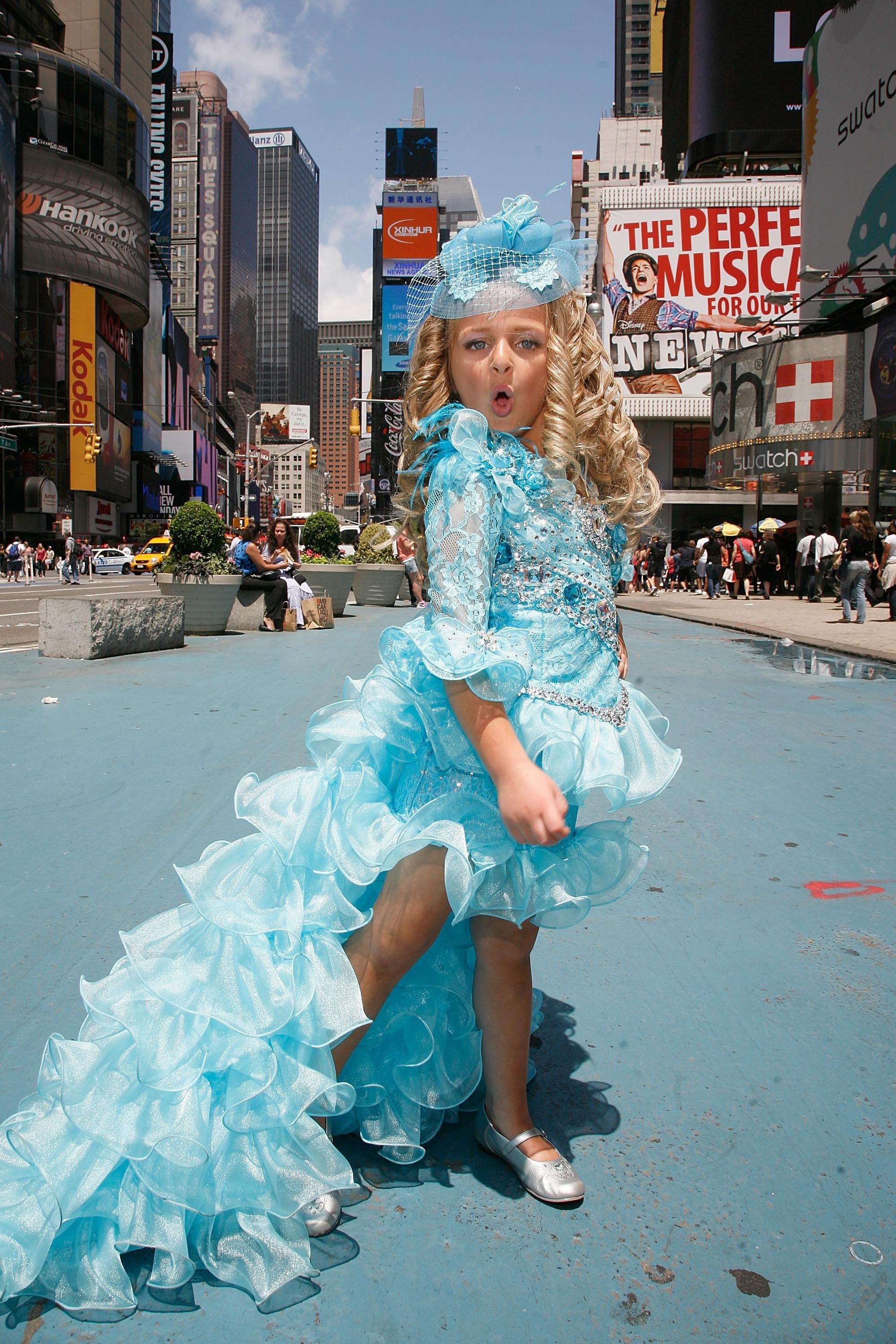 Cuộc đời của những hoa hậu nhí đánh đổi tuổi thơ để nổi tiếng ảnh 8 Cuoc doi cua nhung hoa hau nhi danh doi tuoi tho de noi tieng anh 8