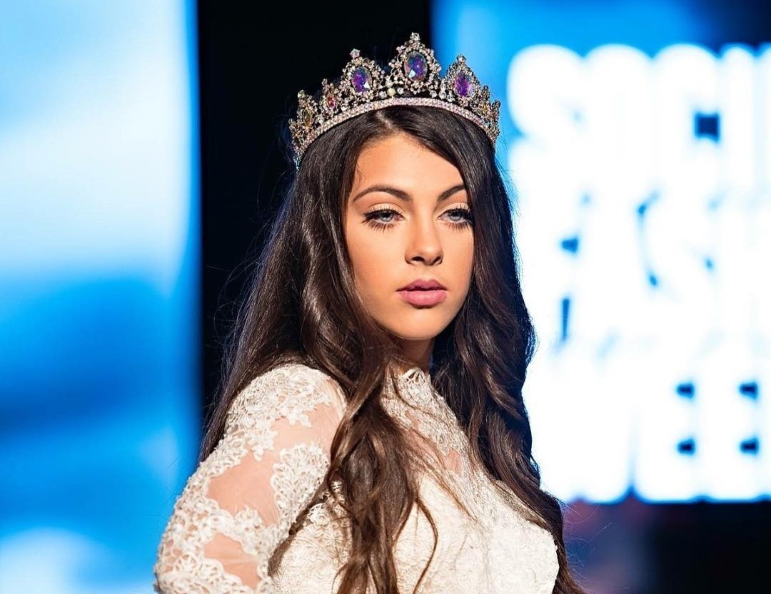 Cuoc doi cua nhung hoa hau nhi danh doi tuoi tho de noi tieng anh 13