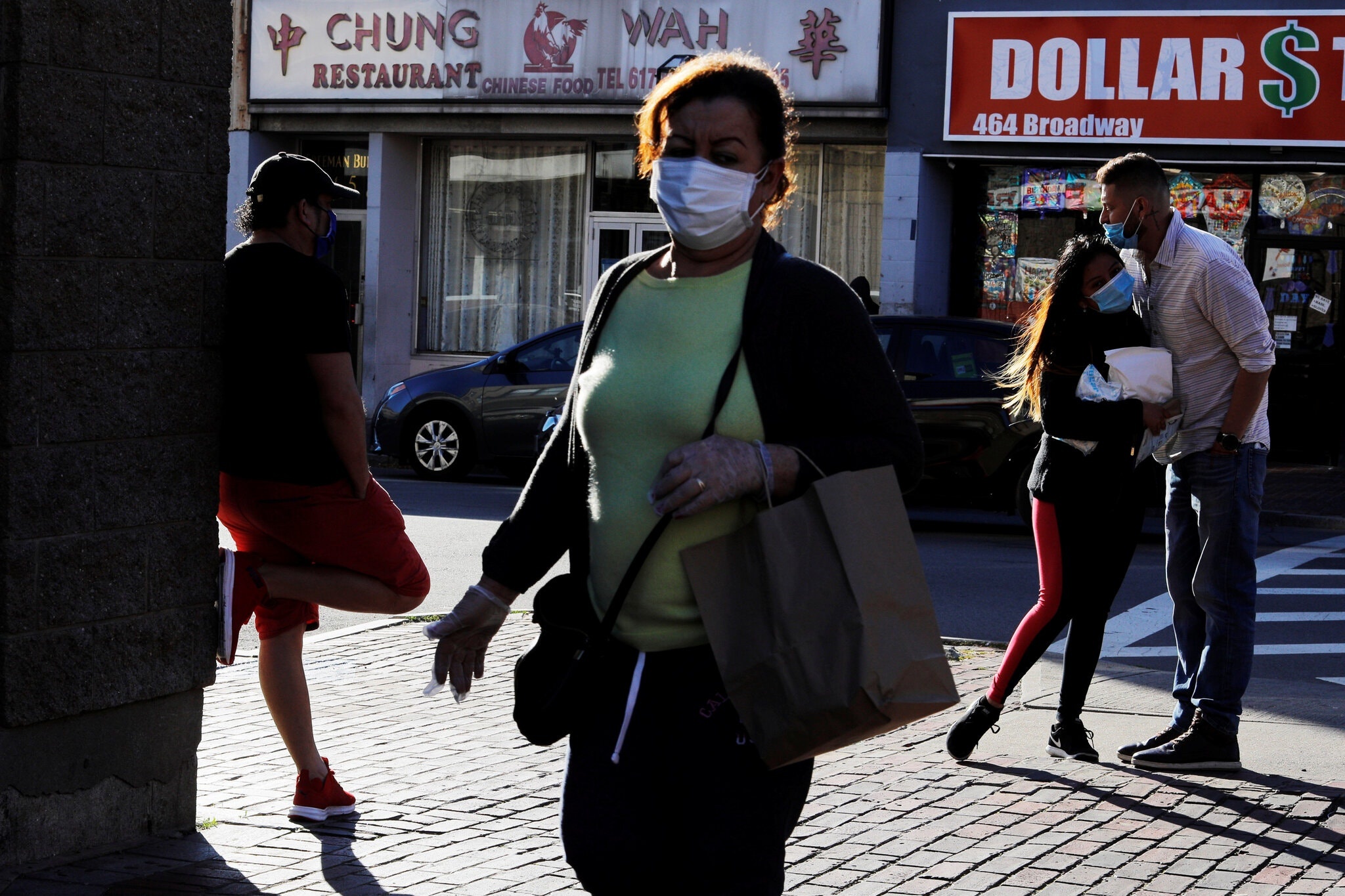 Nguy co bung no dich trong nhung khu nha o gia re tai My anh 6