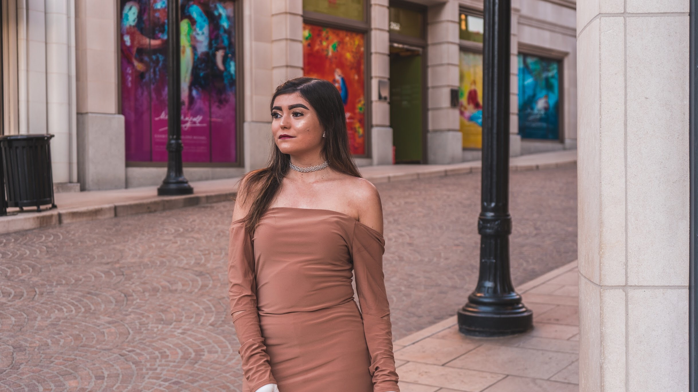 Co gai mac hoi chung lan da canh buom anh 4