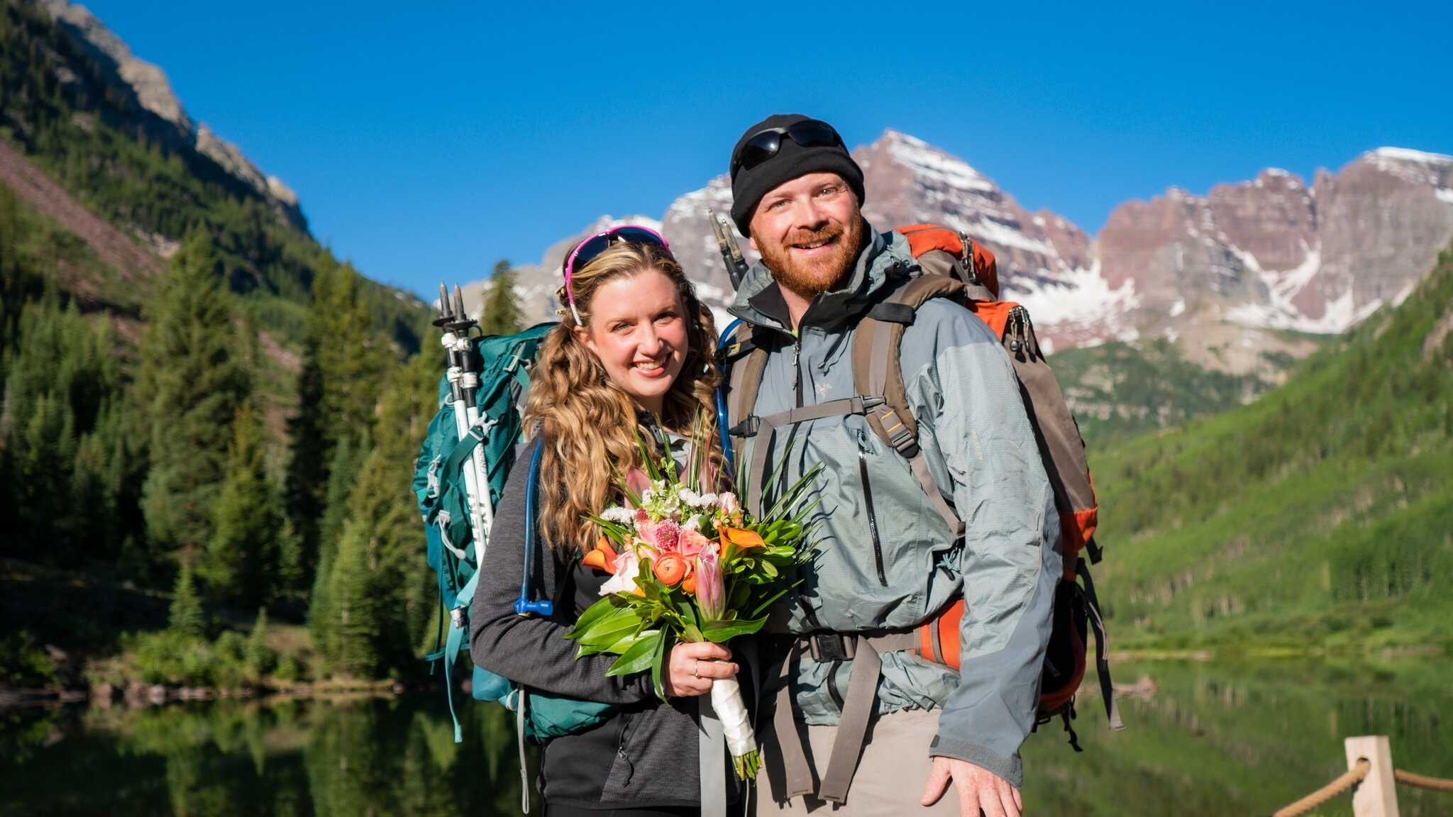 Doi vo chong to chuc dam cuoi tren dinh nui cao 4.000 m anh 2