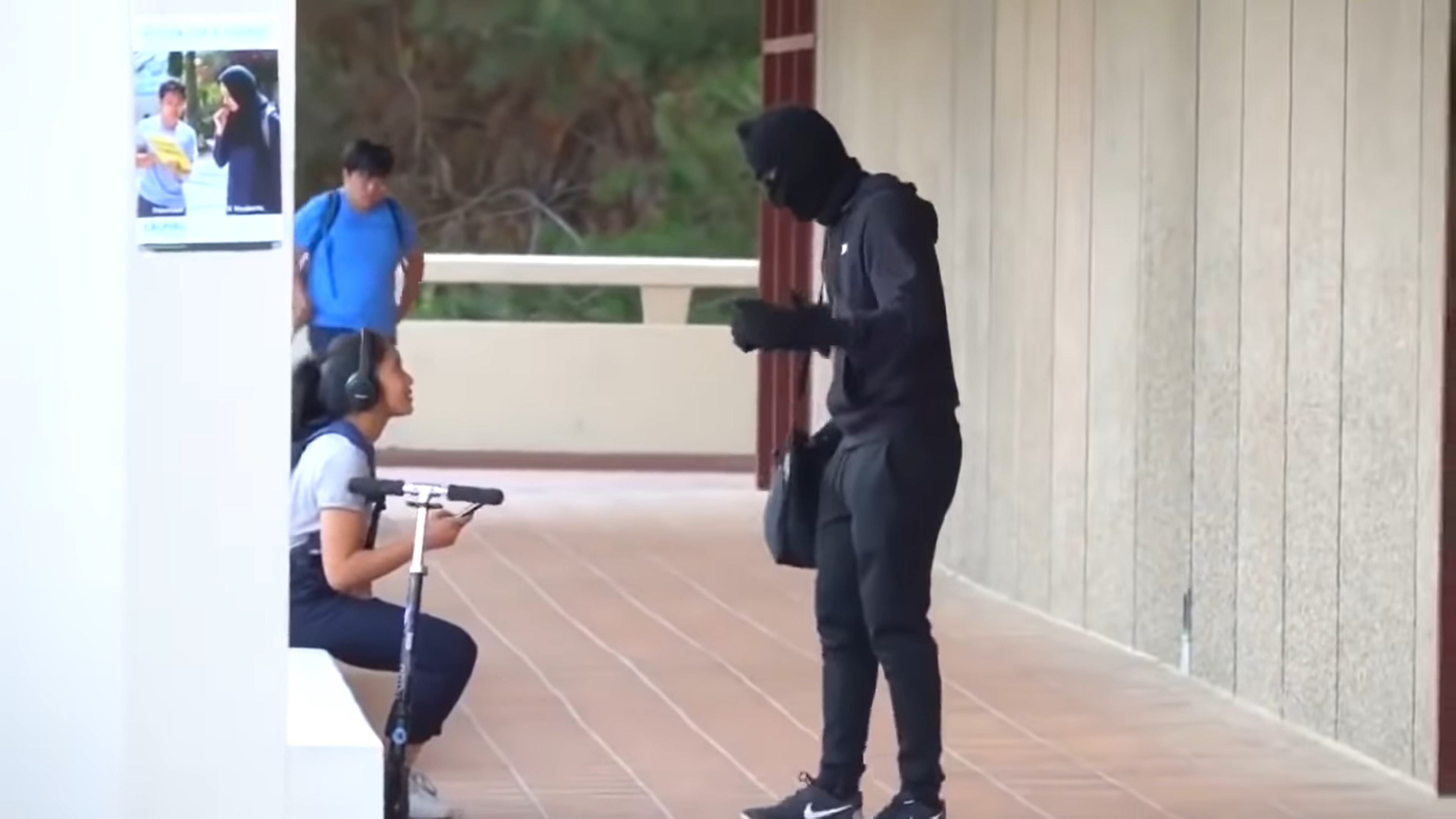 Cap YouTuber bi bat vi to chuc cuop gia de cau view anh 2