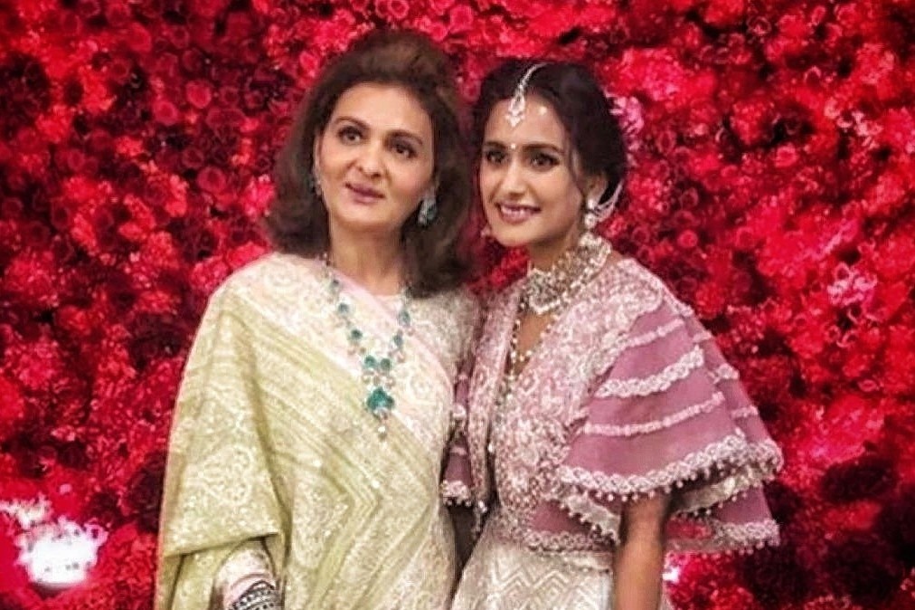 Em gai song khep kin cua ty phu giau nhat chau A hinh anh