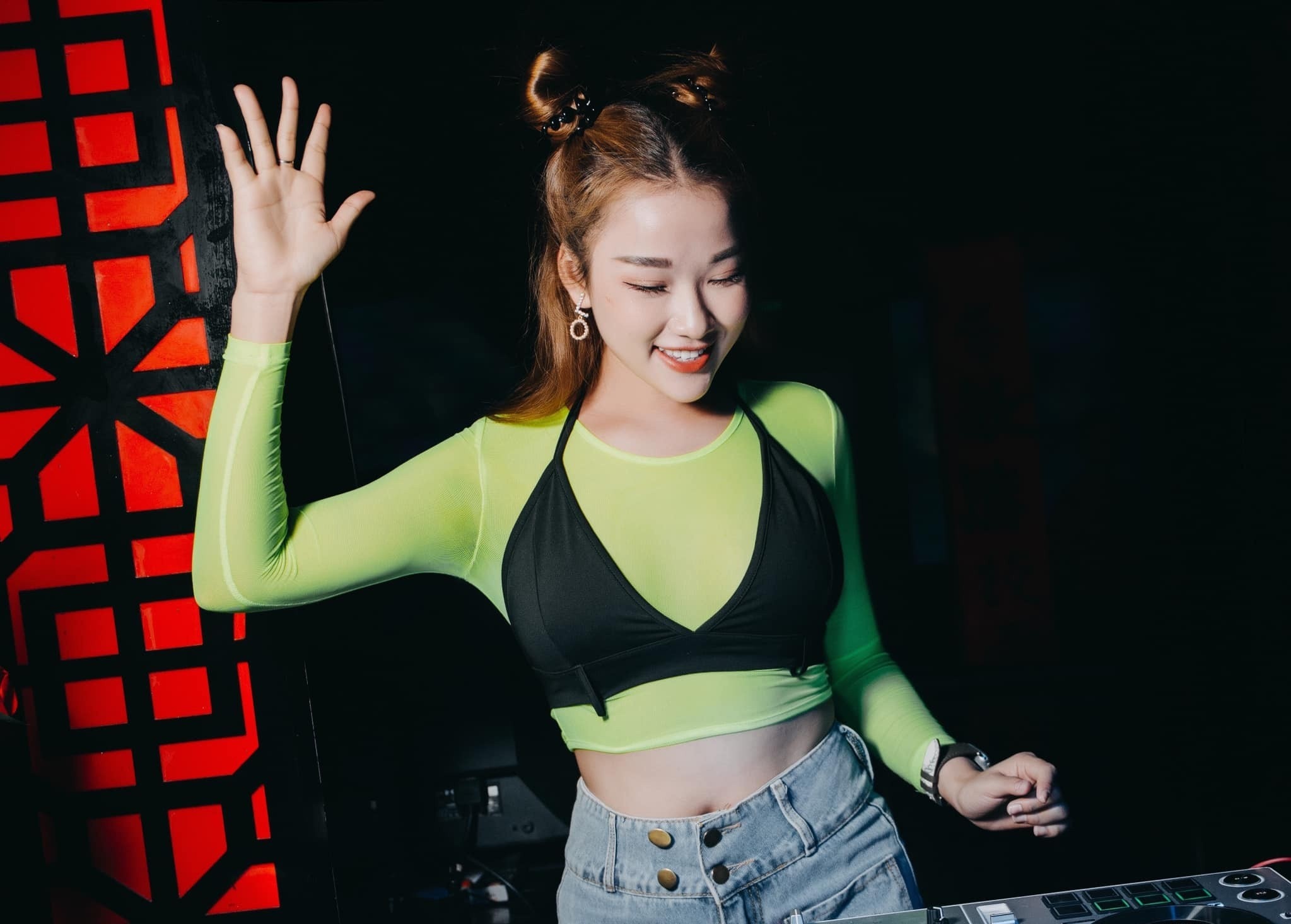 Nu DJ sinh nam 1995 noi tieng cong dong mang anh 7