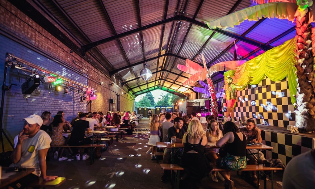 Cuoc song ve dem o Anh con lai gi sau dai dich anh 1