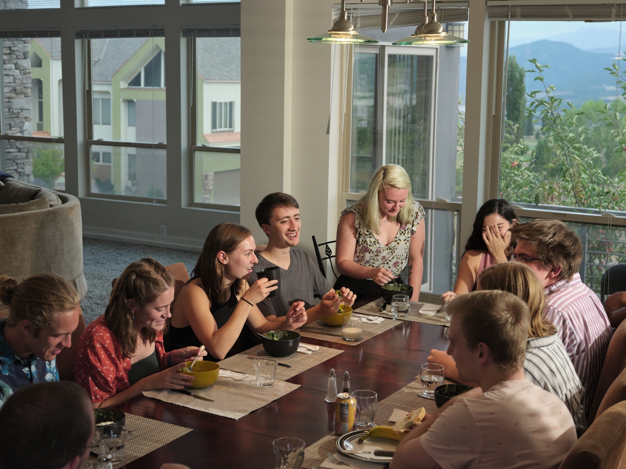 Sinh vien my thue nha de thoat khoi su kim kep cua gia dinh anh 1