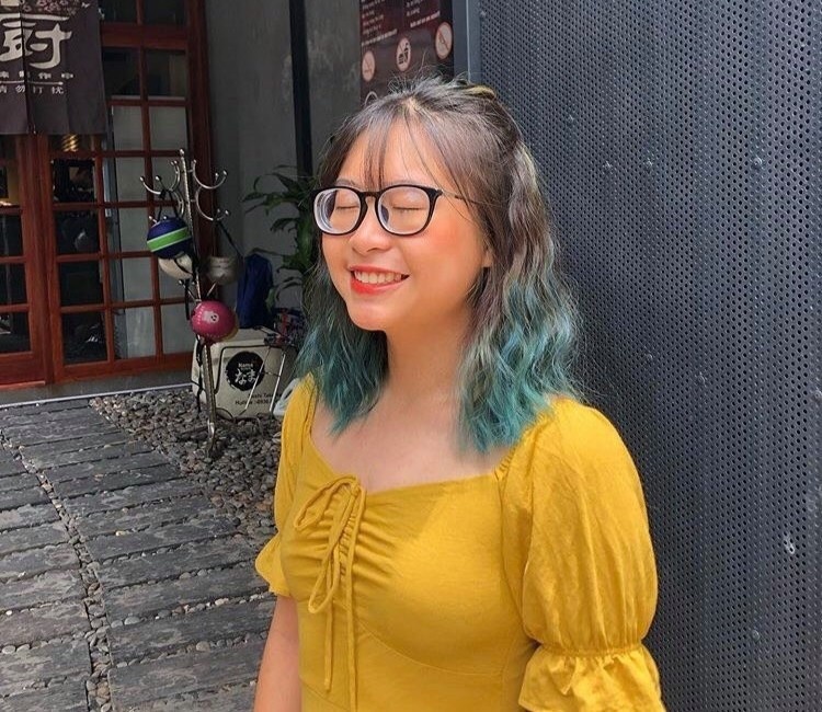 Nu sinh gianh hoc bong khung anh 1