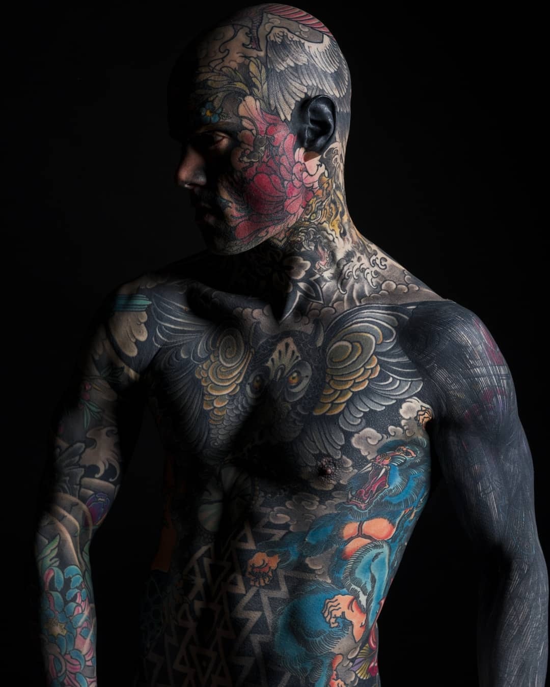 Nam giáo viên ở pháp bị dọa đuổi việc do hình xăm trên cơ thể ảnh 2 Nam giao vien o phap bi doa duoi viec do hinh xam tren co the anh 2