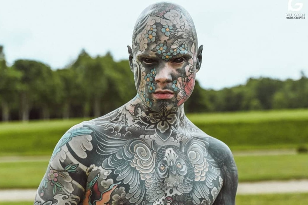 Giao vien Phap bi doa duoi viec vi xam kin nguoi hinh anh