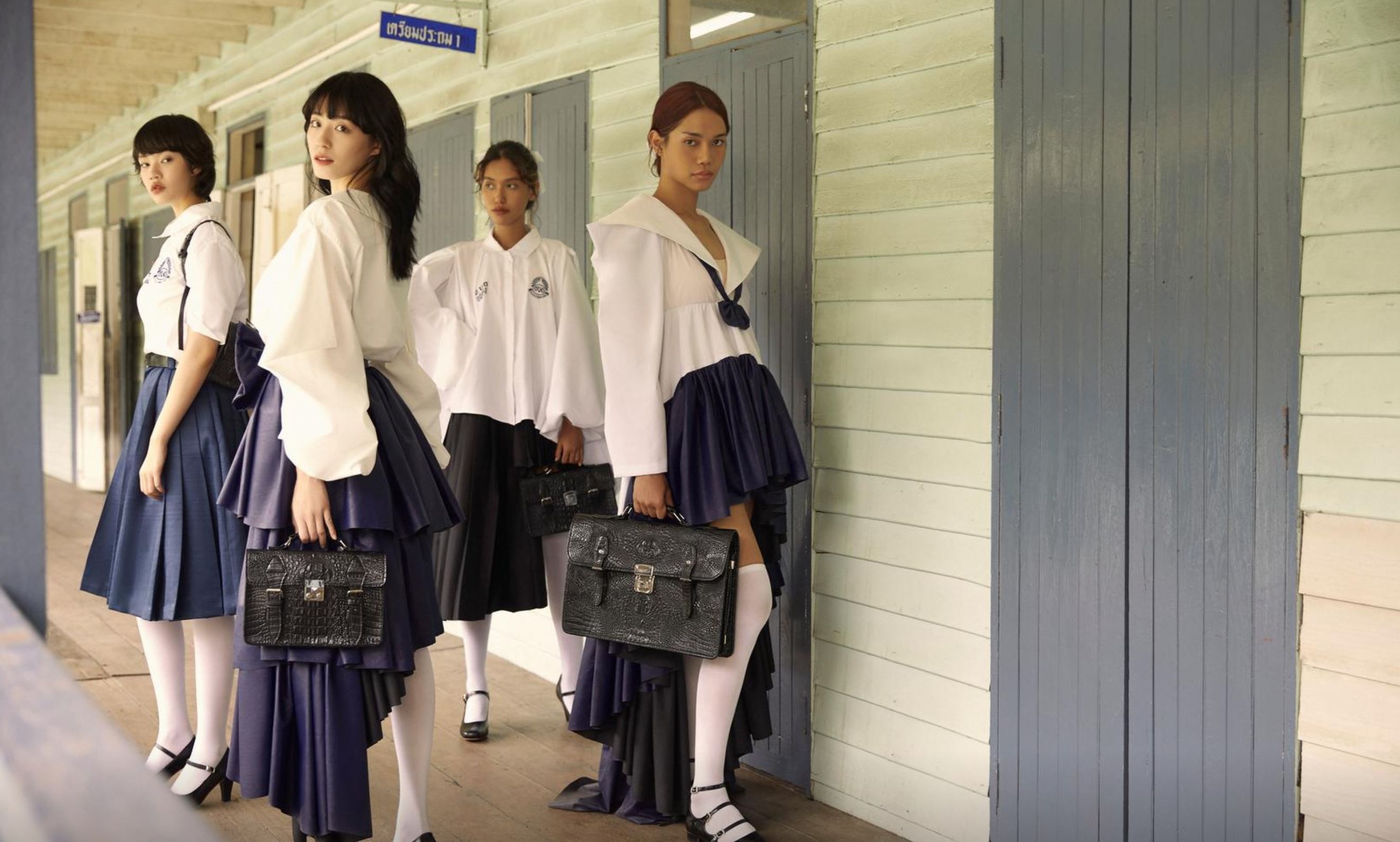 Chang trai thiet ke dong phuc pha vo quy tac o Thai Lan anh 5