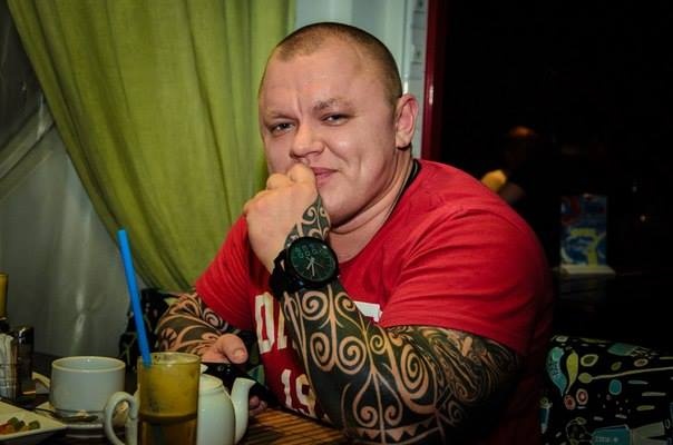 Nu VDV cu ta bi bat chung minh gioi tinh moi duoc len may bay anh 1