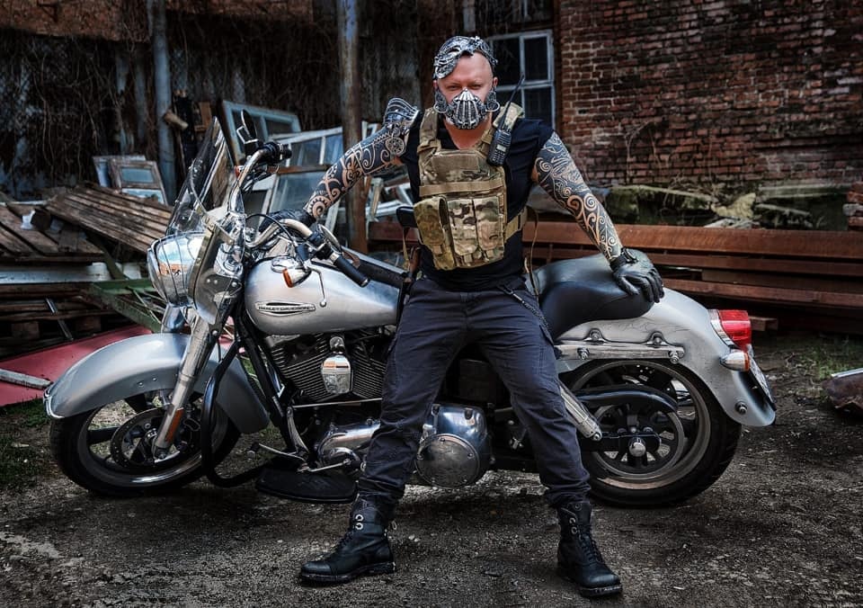 Nu VDV cu ta bi bat chung minh gioi tinh moi duoc len may bay anh 2