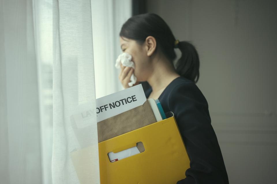 Covid-19 cuom mat giac mo cua the he be tac o chau A anh 2