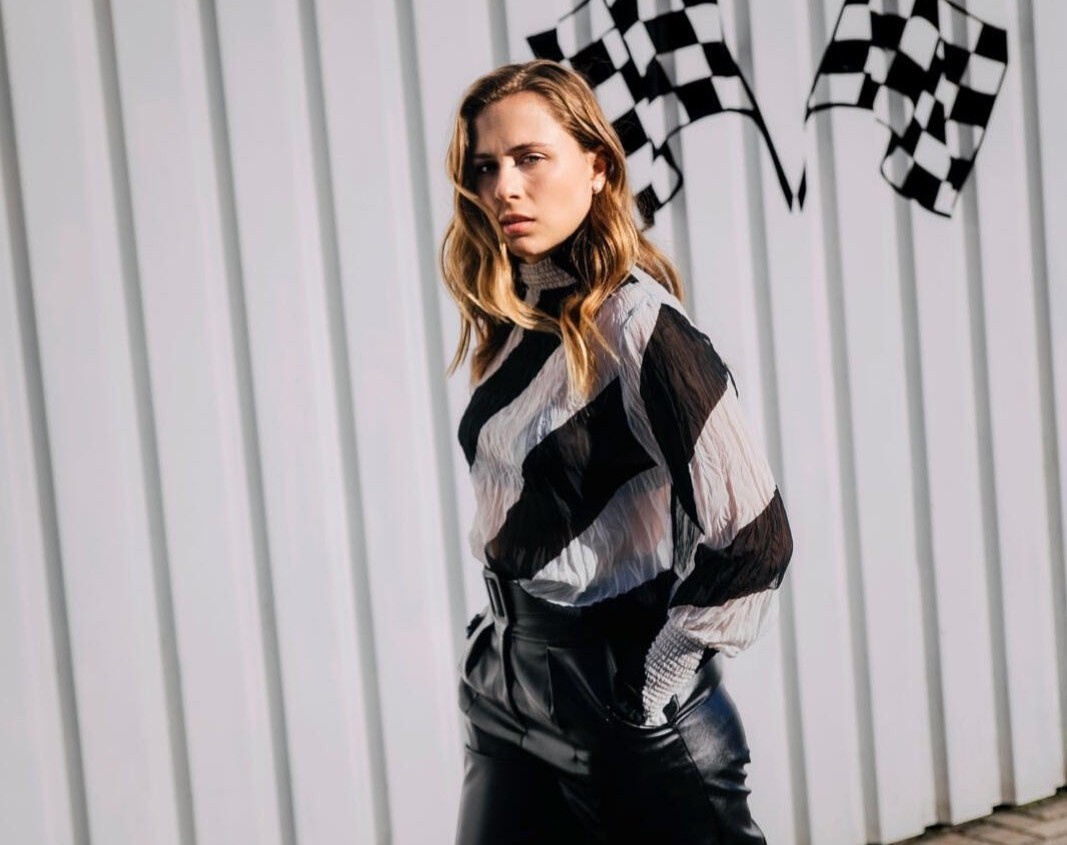 nu carfluencer noi tieng trong lang sieu xe anh 6