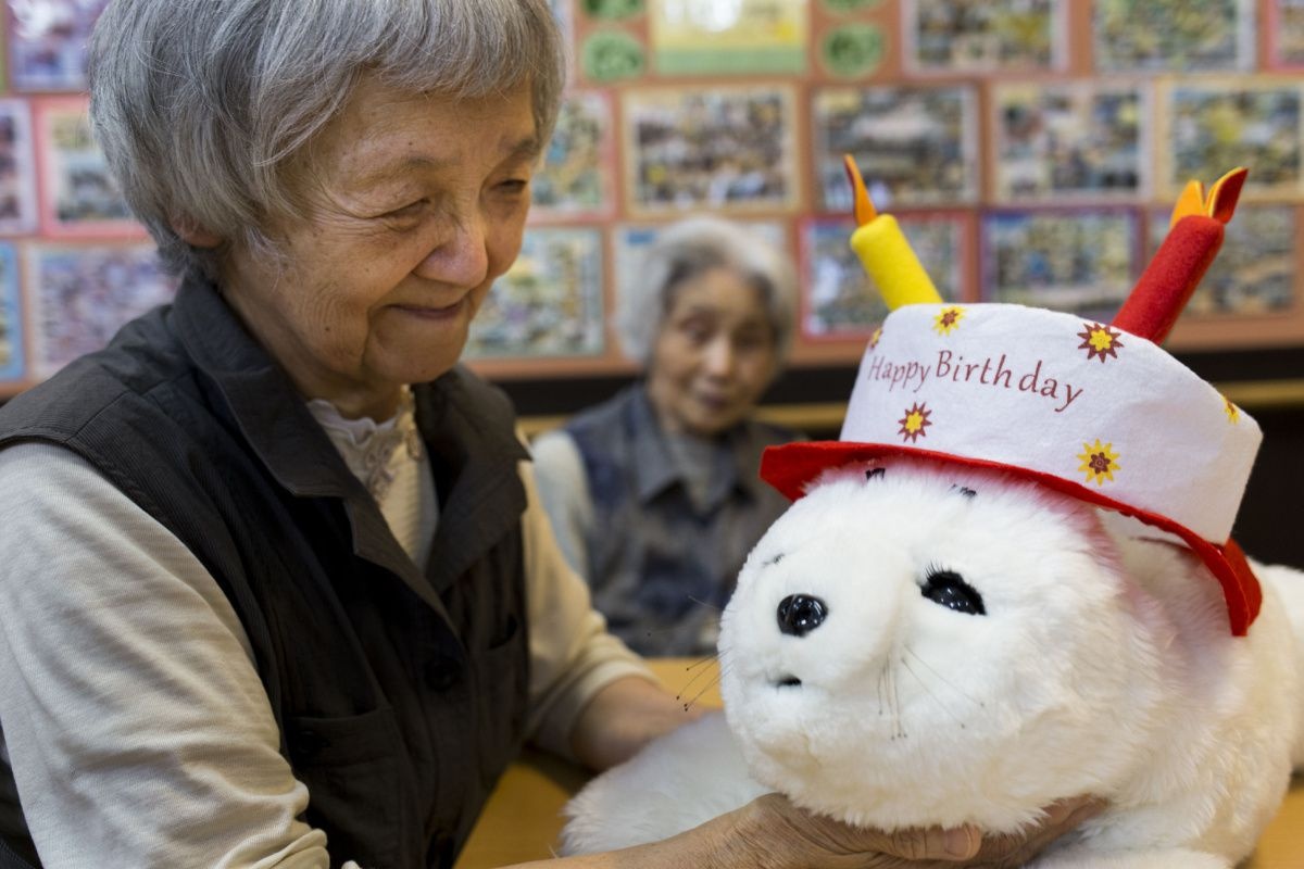 Dich vu cho thue robot lam nguoi yeu ao no ro anh 3