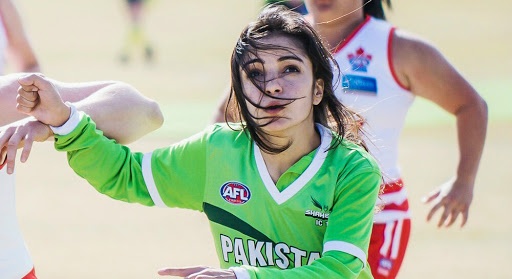 Nu cau thu Pakistan tung bi doa giet neu tiep tuc da bong hinh anh