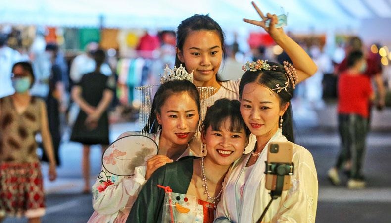 So tay huong dan cach cuoi dung ky thuat o Trung Quoc anh 1