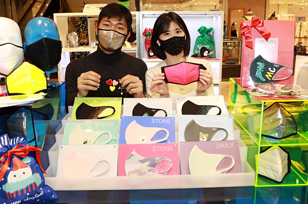 Nguoi Han thich duoc nhan tien va the qua tang vao dip Giang sinh anh 1