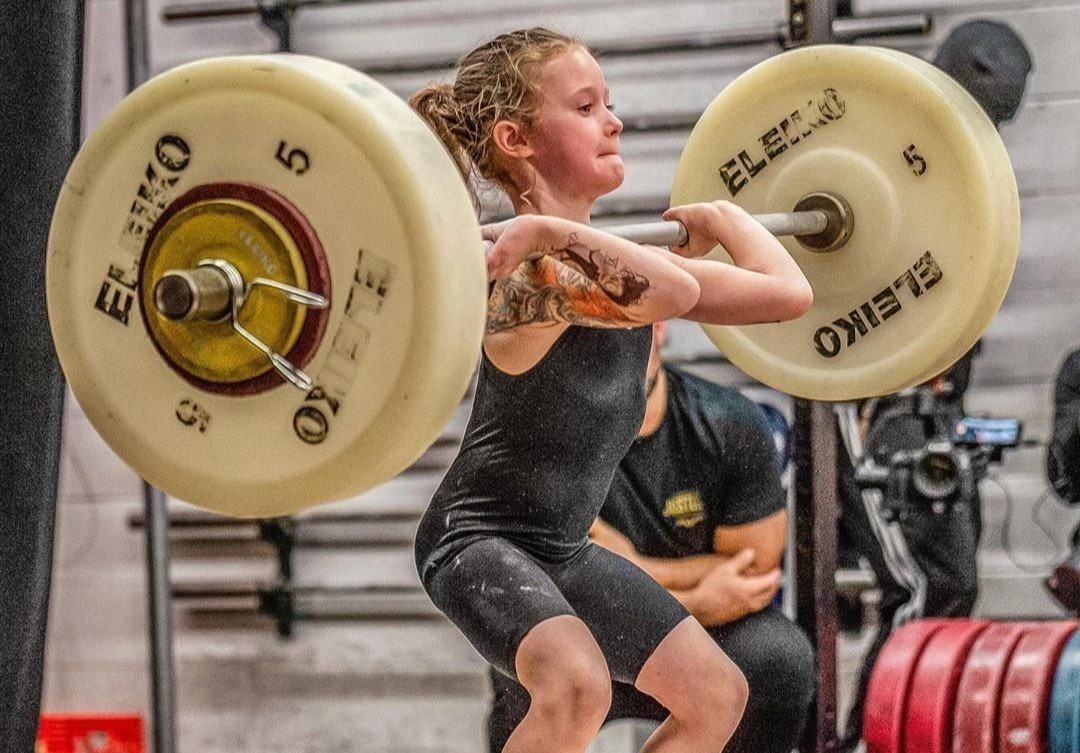 4 luc si nhi kho luyen de co than hinh co bap hinh anh