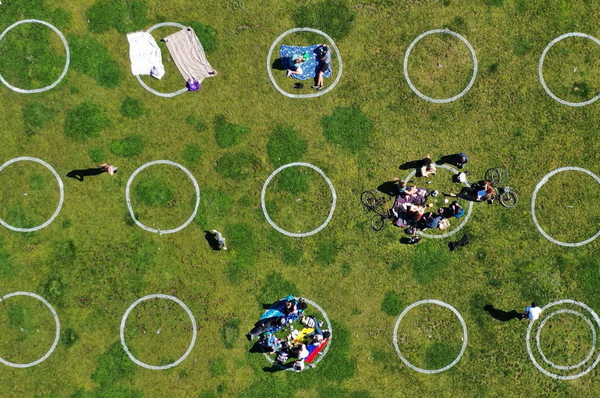 Người giàu có xu hướng giãn cách xã hội cao trong đại dịch ảnh 1 Nguoi giau co xu huong gian cach xa hoi cao trong dai dich anh 1