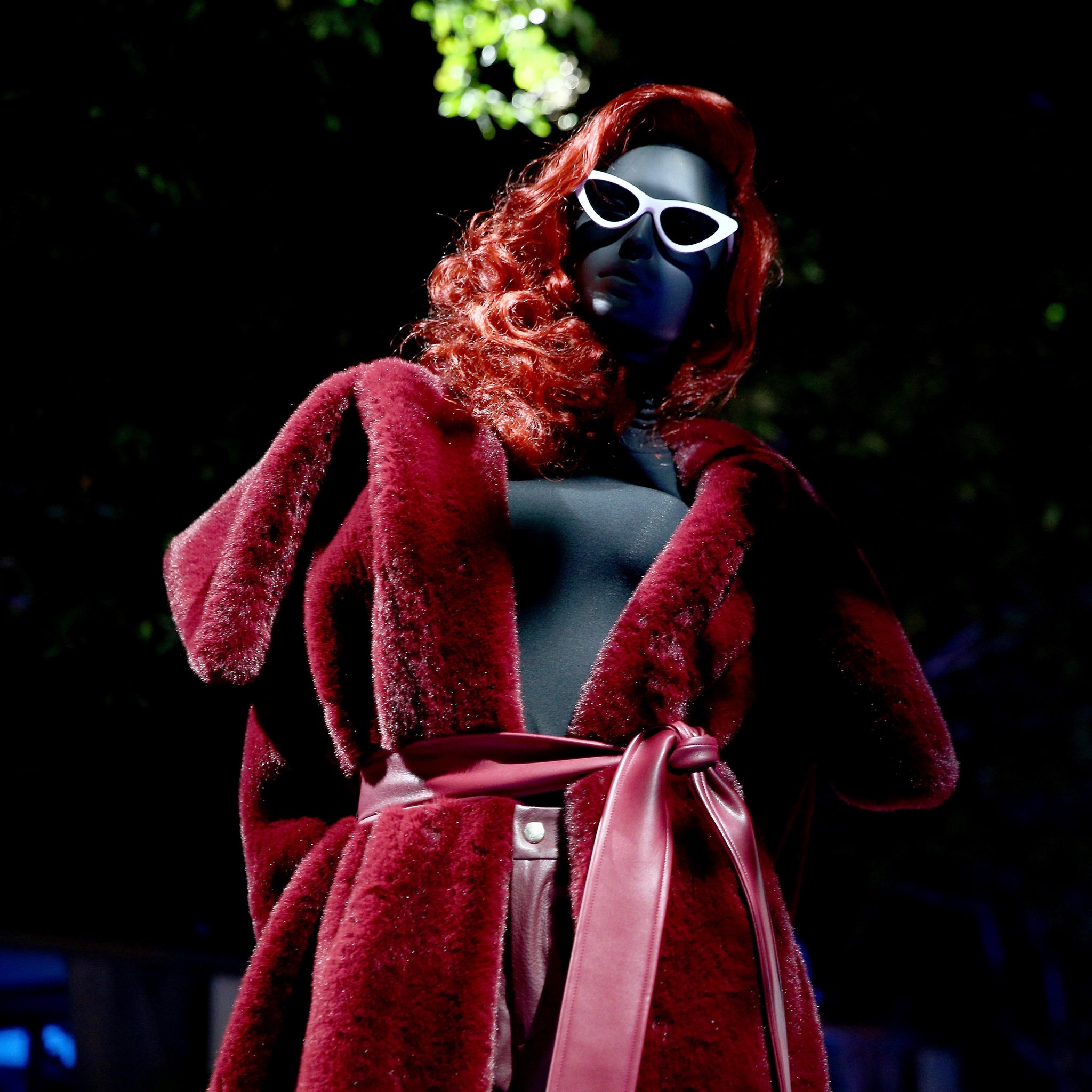 lao dong khong luong ben trong nha may san xuat quan ao anh 5