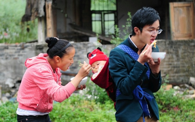 những cha mẹ mất đi đứa con duy nhất ở Trung Quốc ảnh 3 nhung cha me mat di dua con duy nhat o Trung Quoc anh 3