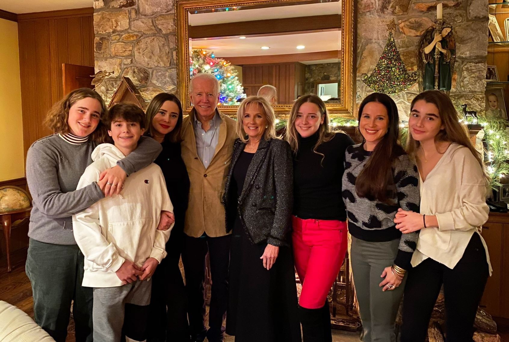 Con cháu ông Biden ngưỡng mộ Malia và Sasha Obama ảnh 1 Con chau ong Biden nguong mo Malia va Sasha Obama anh 1