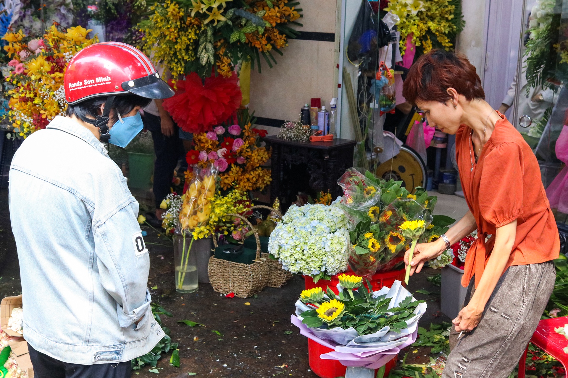 Cua hang hoa cua cap vo chong khuyet tat o cho Ho Thi Ky anh 6