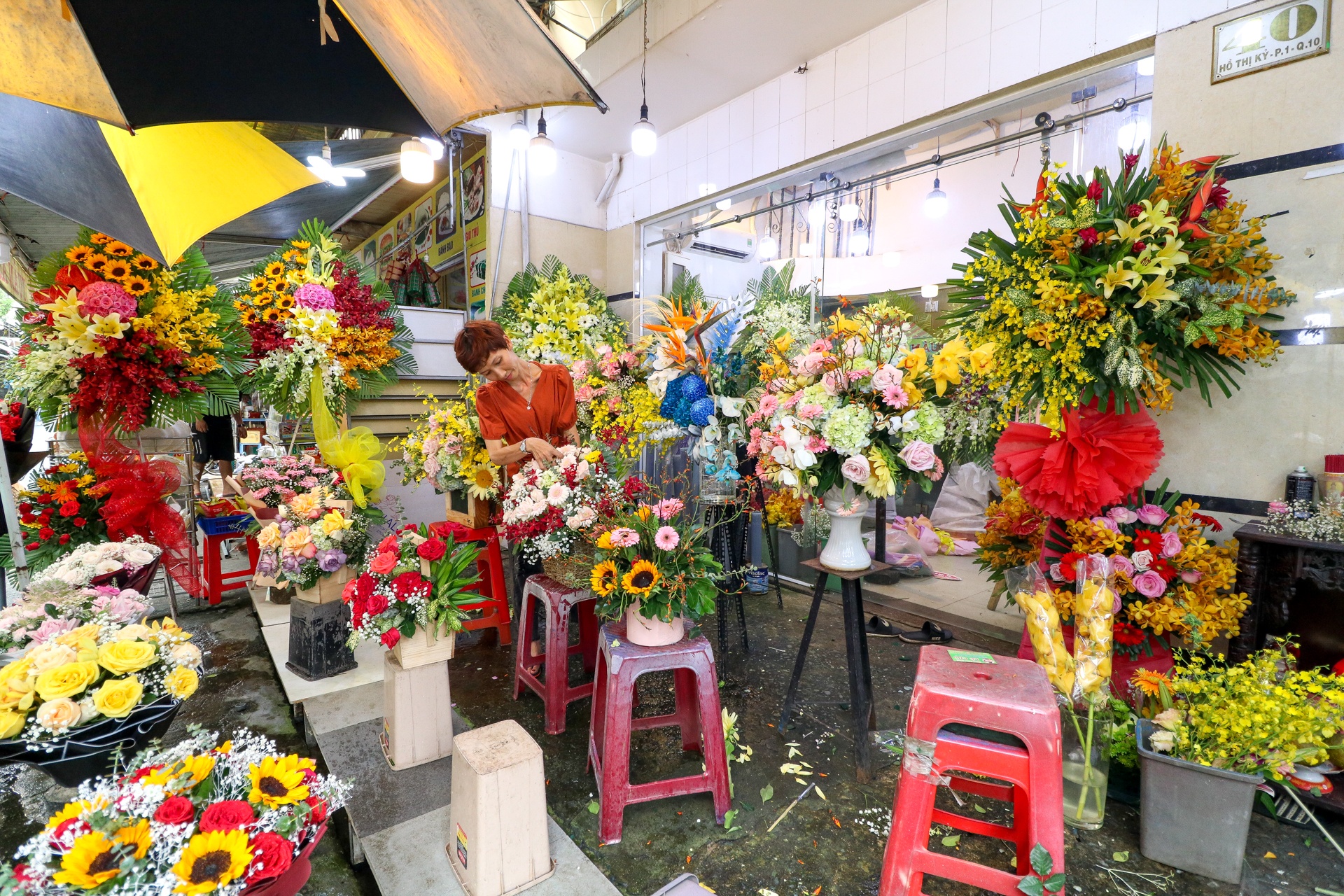 Cua hang hoa cua cap vo chong khuyet tat o cho Ho Thi Ky anh 1