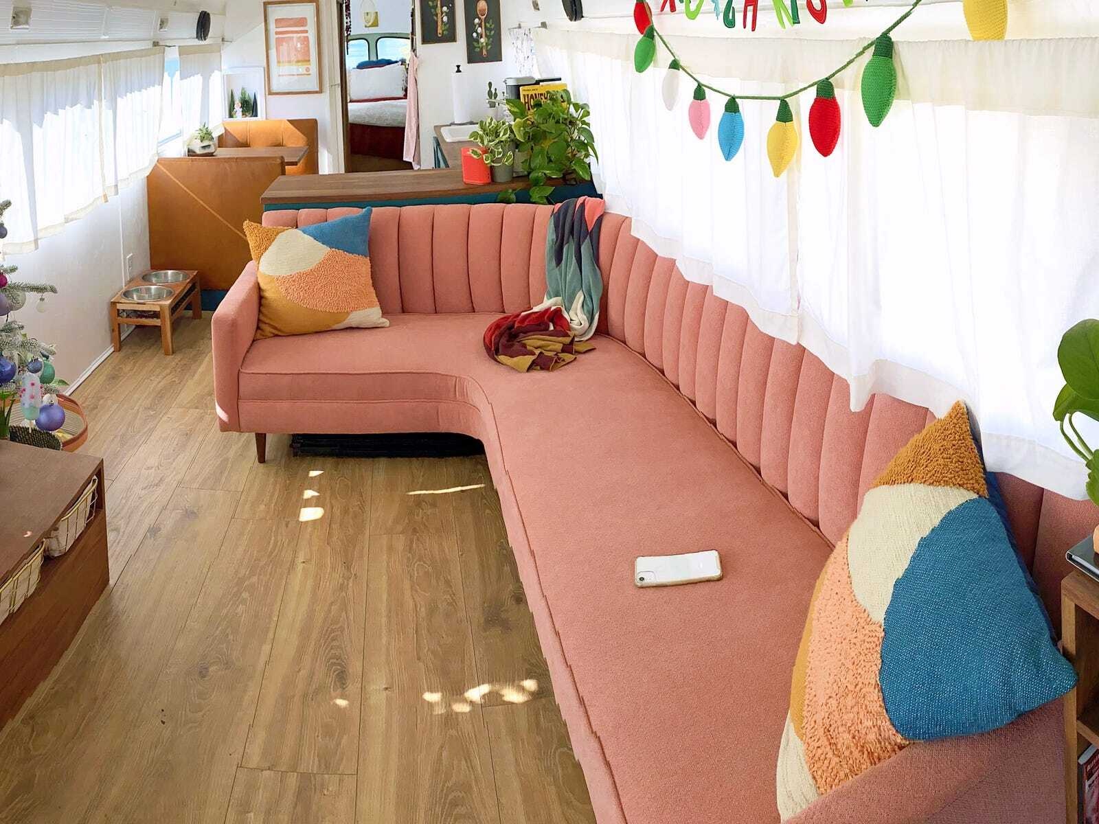 bien xe buyt cu gan 40 tuoi thanh can nha mo uoc anh 7