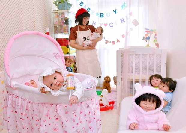 phu nu Nhat Ban mua bup be tai sinh anh 2
