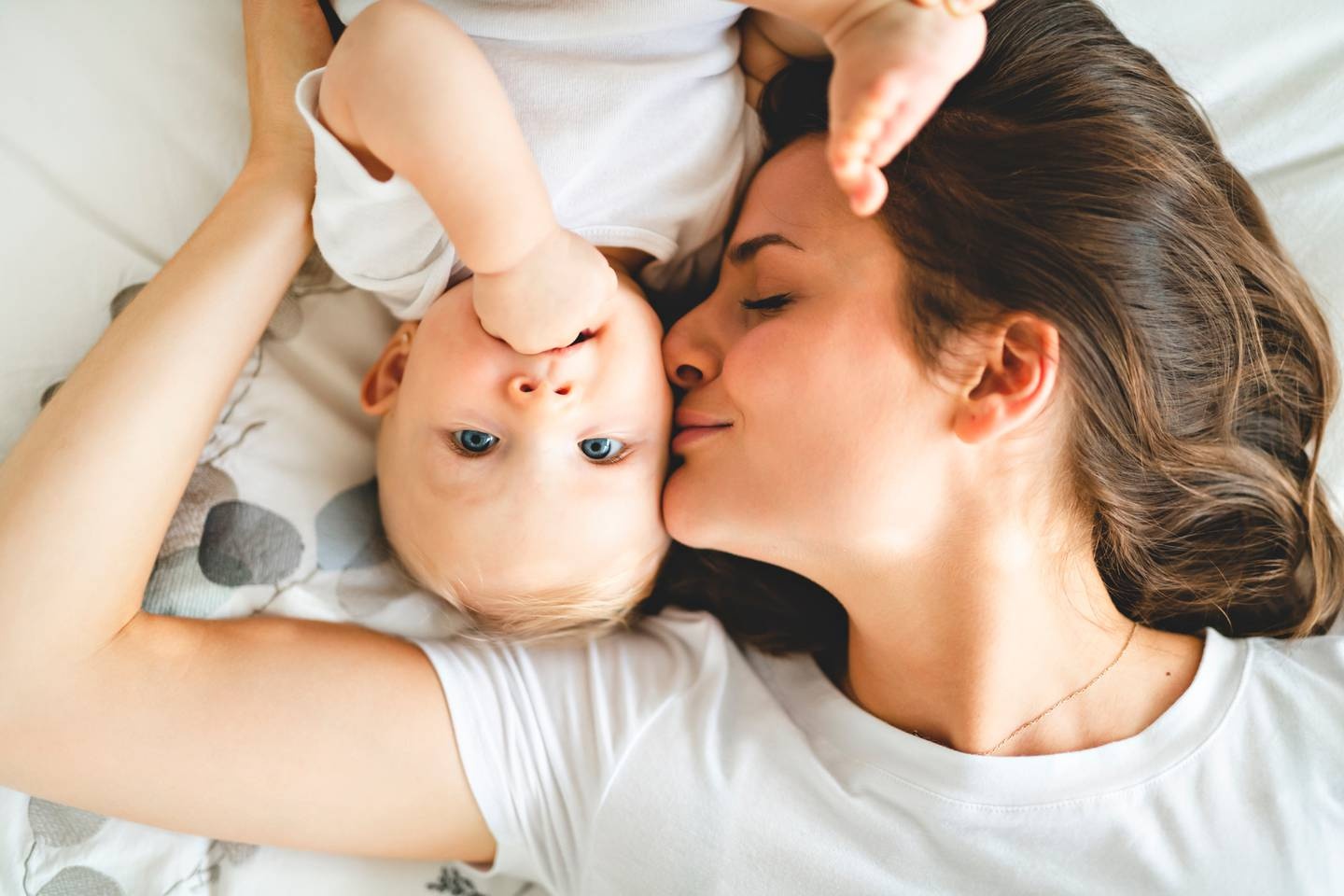 Trẻ em được sinh ra từ các cặp vợ chồng yêu qua mạng  ảnh 2 Tre em duoc sinh ra tu cac cap vo chong yeu qua mang anh 2