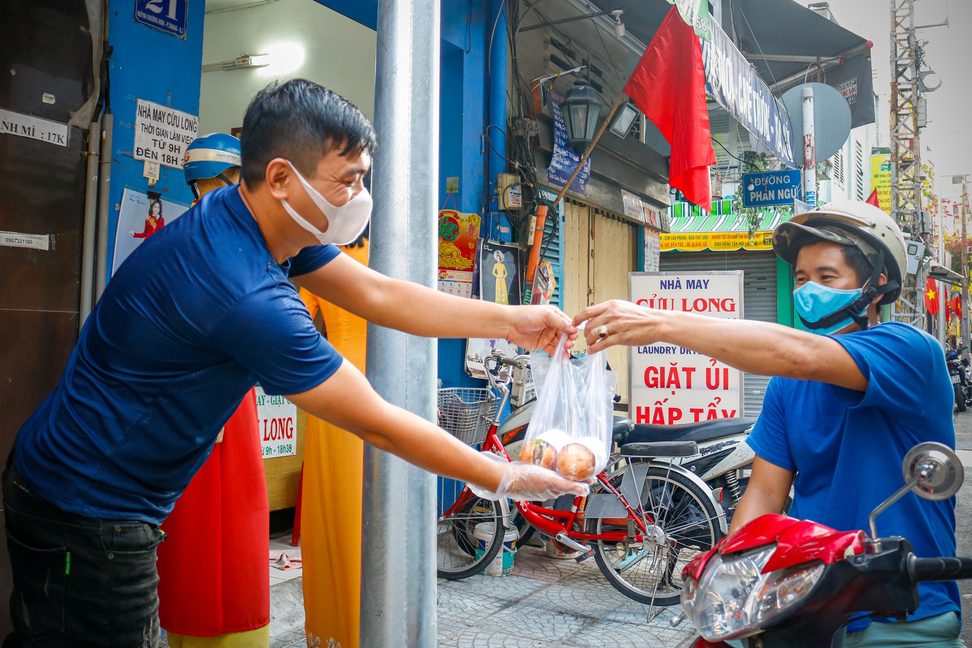 Tiem banh mi Bay Ho 80 nam anh 6