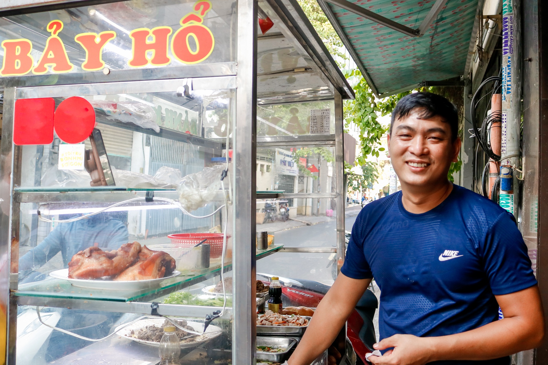 Tiem banh mi Bay Ho 80 nam anh 4