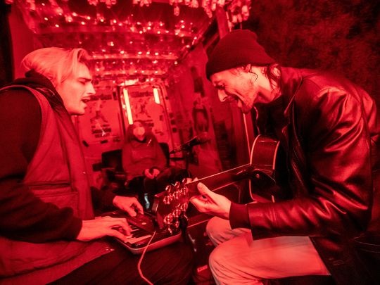 Bien xe van thanh hop dem de to chuc ca nhac gian cach anh 1