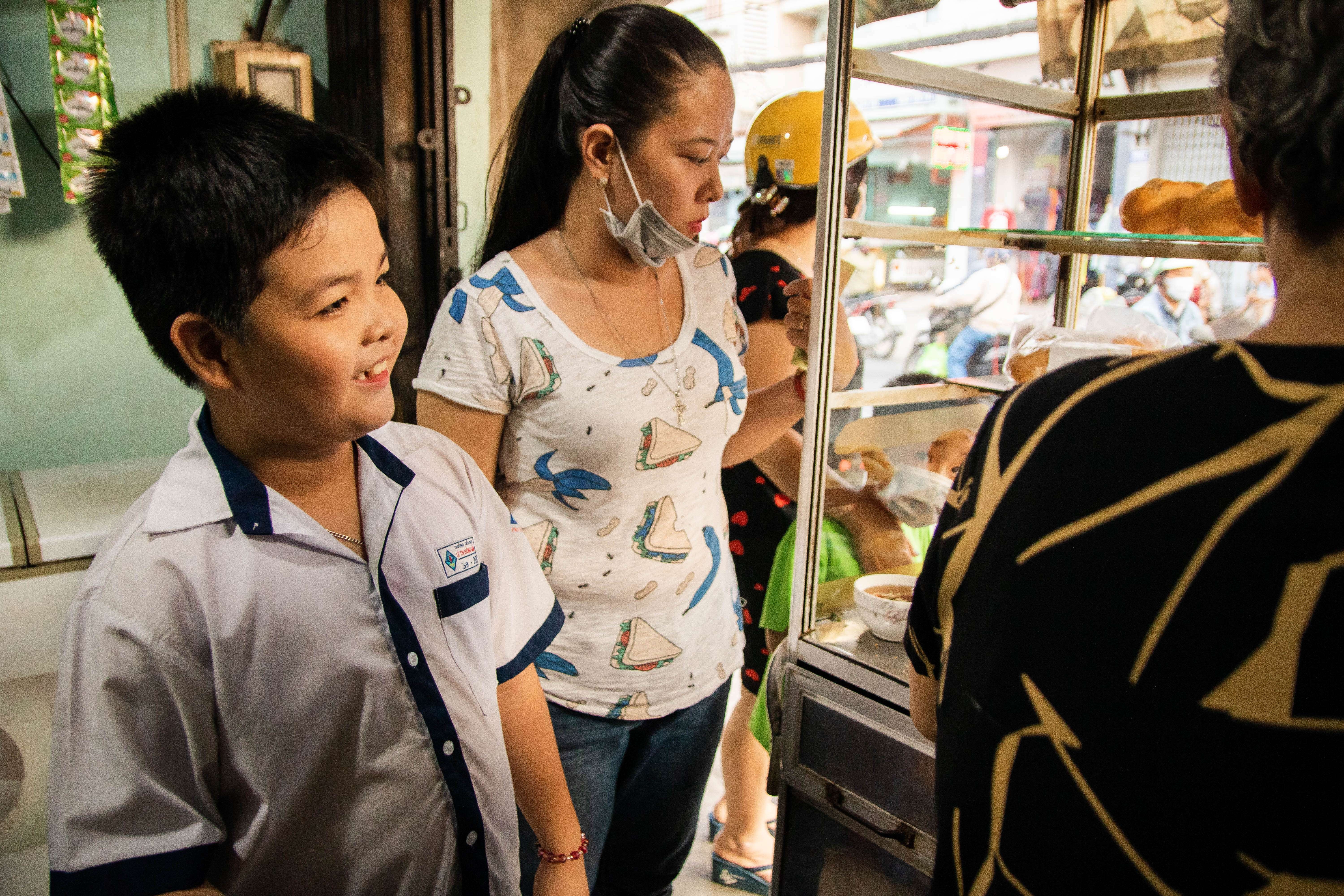 Bánh mì Bà Tàu 45 năm nổi tiếng tại TP.HCM ảnh 8 Banh mi Ba Tau 45 nam noi tieng tai TP.HCM anh 8