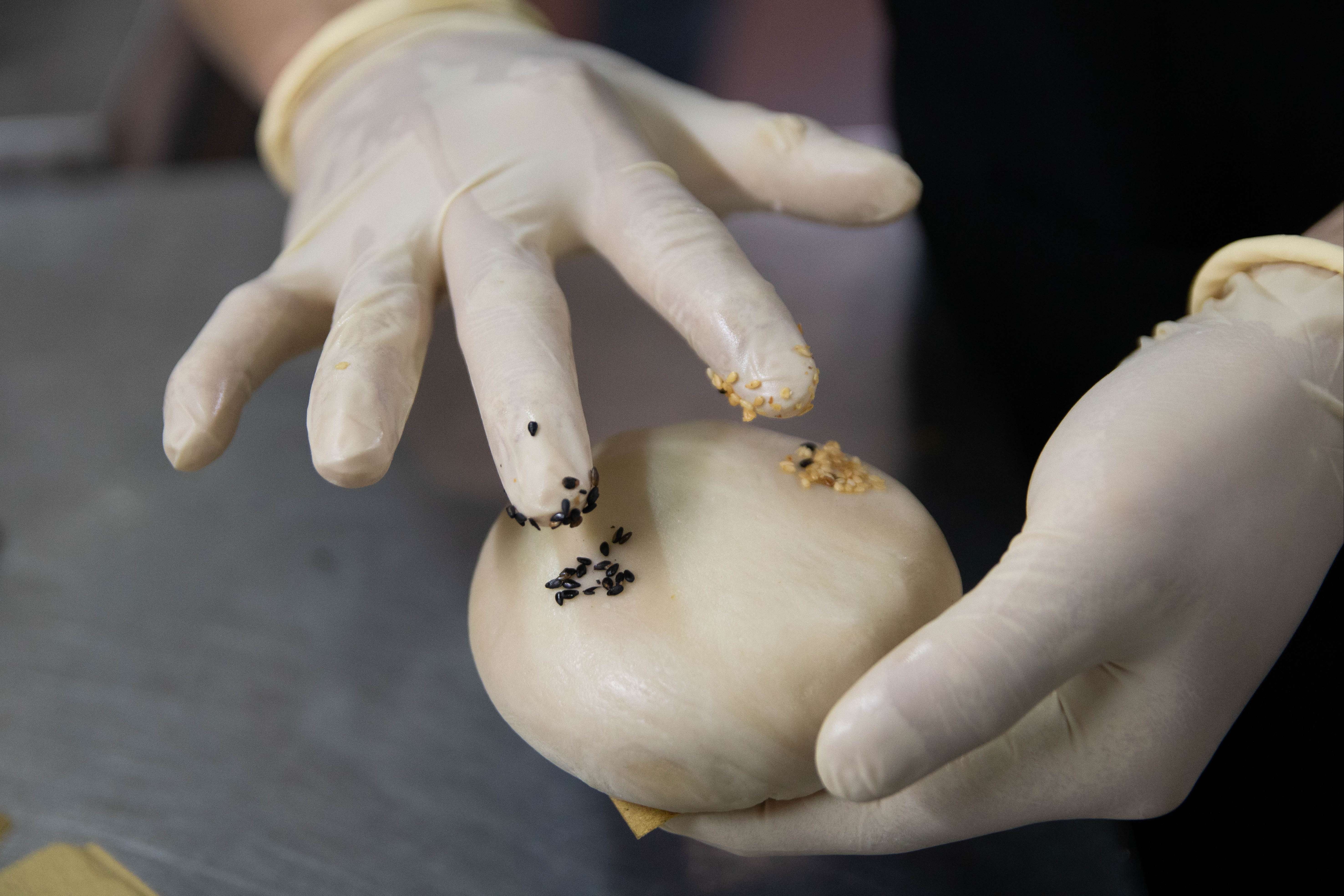 Tiệm bánh pía nóng hổi suốt 73 năm ảnh 5 Tiem banh pia nong hoi suot 73 nam anh 5