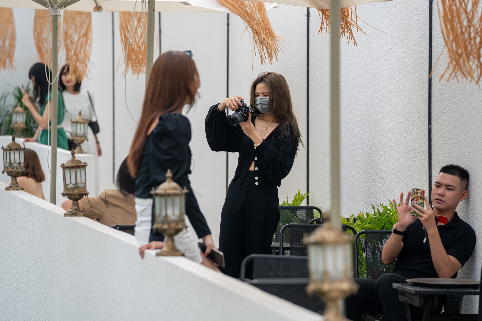 mang ca vali quan ao toi quan ca phe song ao anh 1