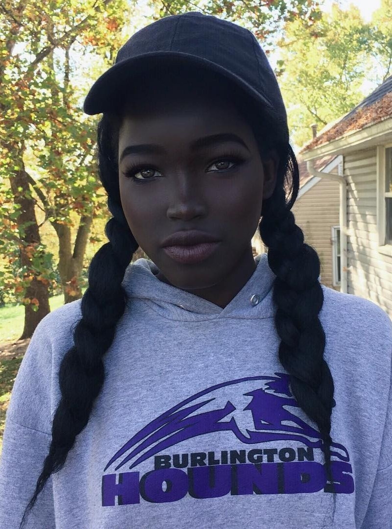 Co gai My duoc menh danh la bup be Barbie da mau anh 6