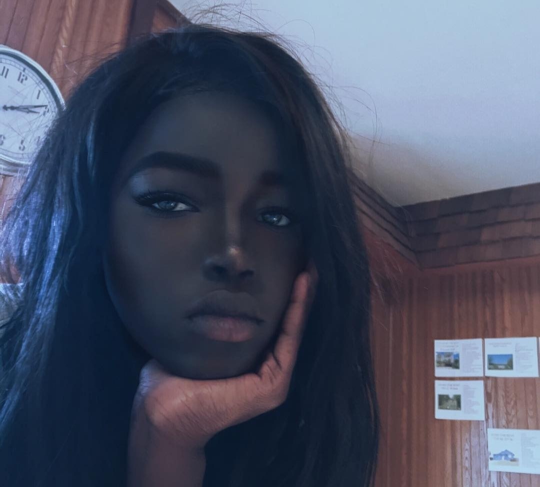 Co gai My duoc menh danh la bup be Barbie da mau anh 8