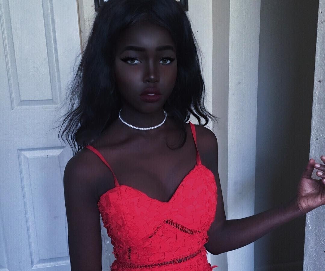 Co gai My duoc menh danh la bup be Barbie da mau anh 3