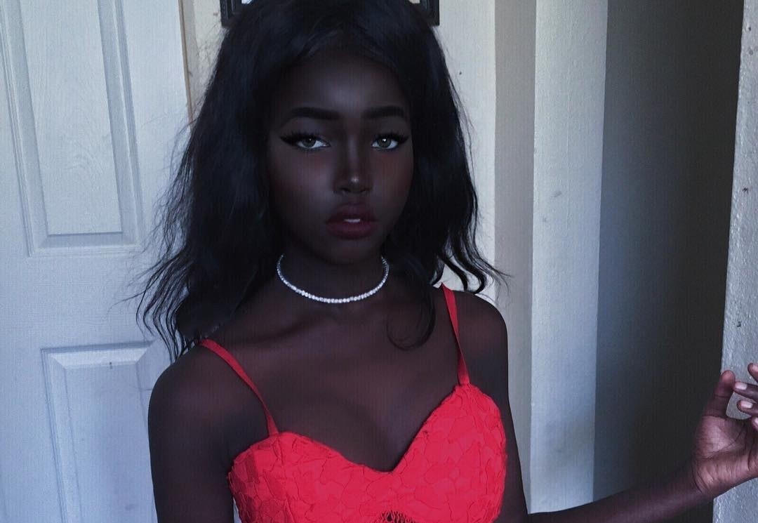 Co gai My duoc menh danh la ‘bup be Barbie da mau’ hinh anh