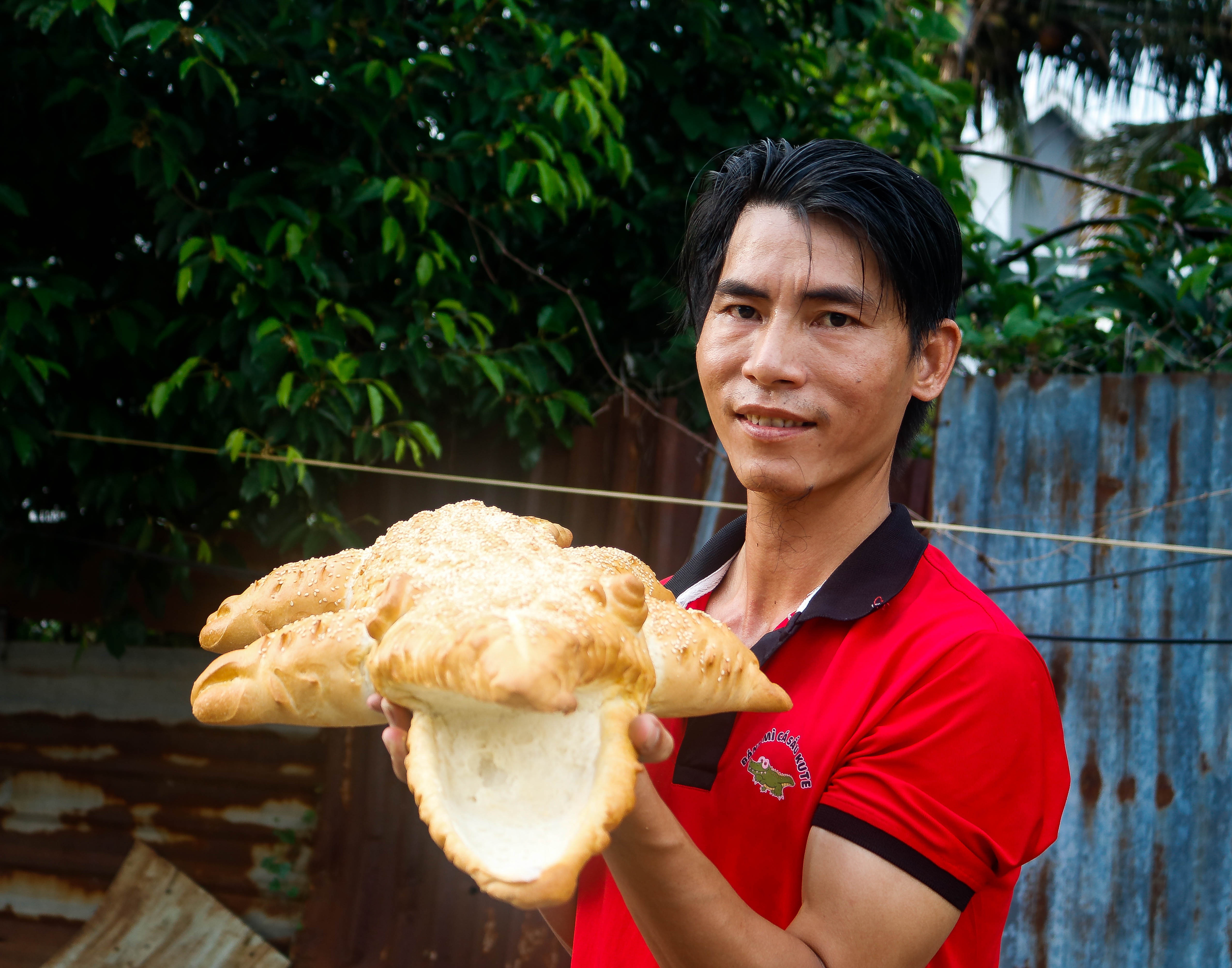 banh mi ca sau,  banh mi hinh thu,  Phan Thanh Phuoc,  banh mi,  binh tan anh 1