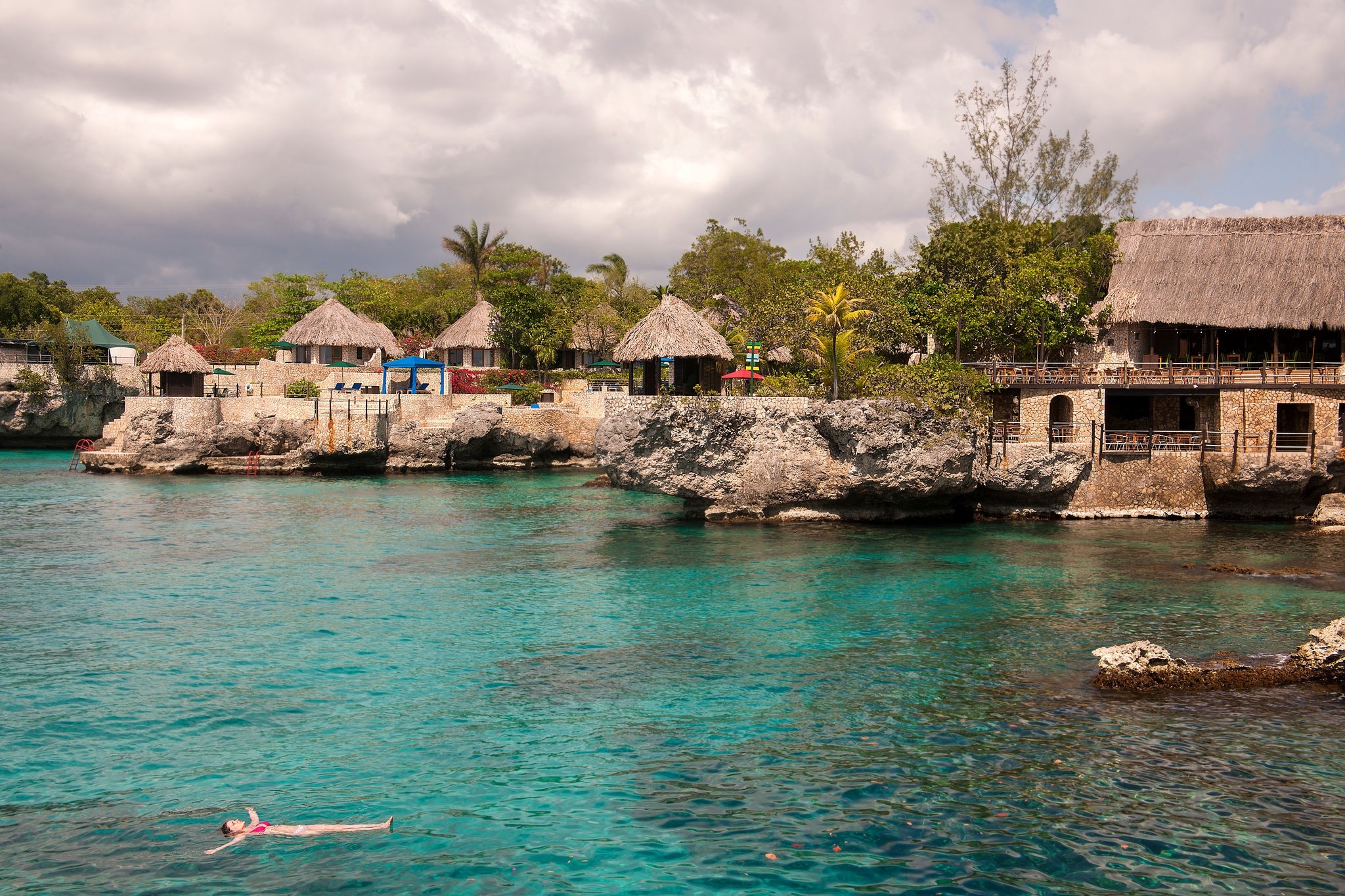 Nhung nguoi da duoc tiem vaccine do xo den dao Caribe nghi mat anh 8