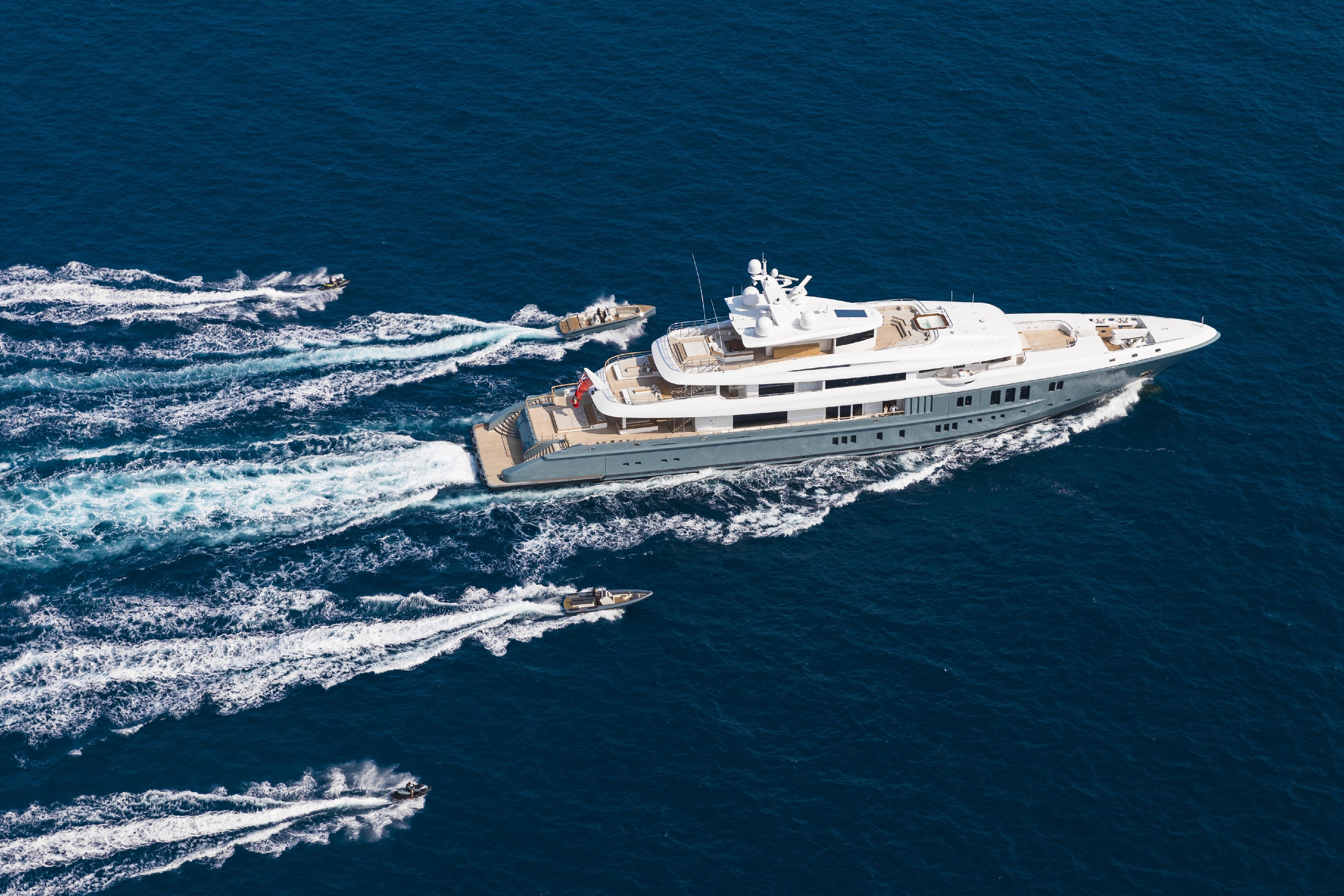 Gioi nha giau chuong sieu du thuyen dat do anh 2