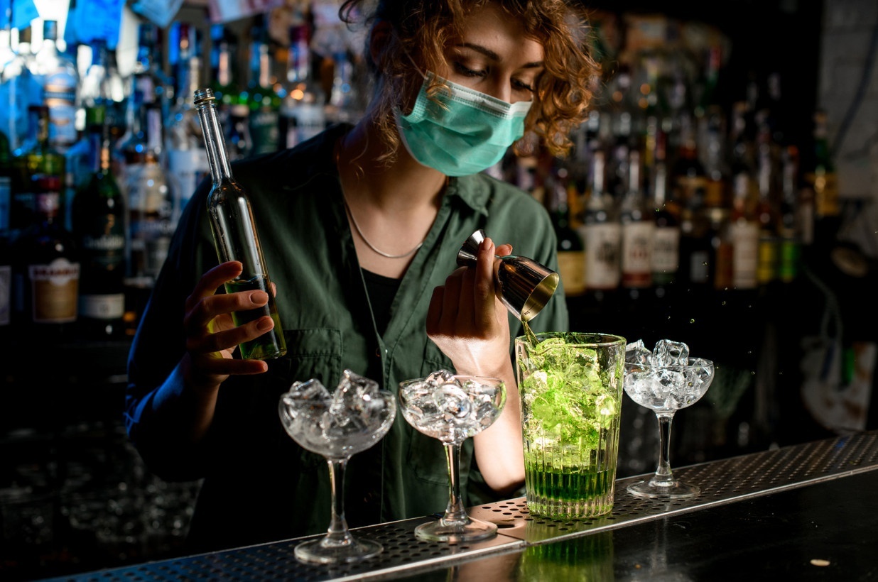 Ac mong Covid-19 khien hang loat nhan vien nha hang bo nghe anh 3