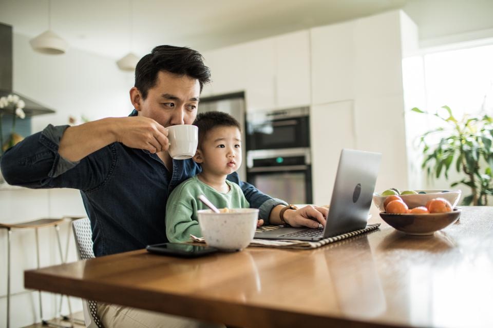 Người Singapore bị vắt kiệt sức với khối lượng công việc trực tuyến ảnh 1 Nguoi Singapore bi vat kiet suc voi khoi luong cong viec truc tuyen anh 1