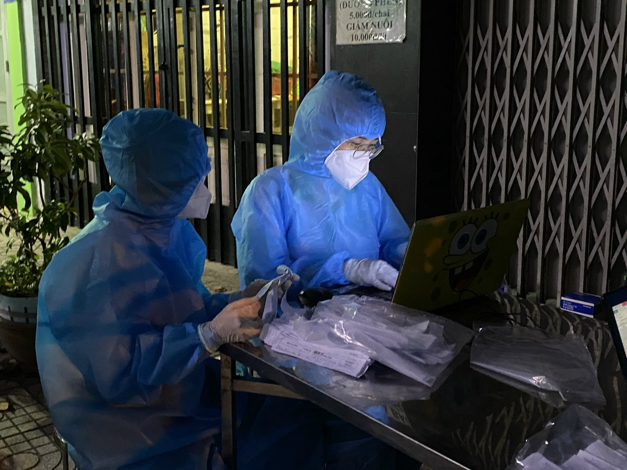 Nguoi tre ho tro chong dich tai TP.HCM anh 5